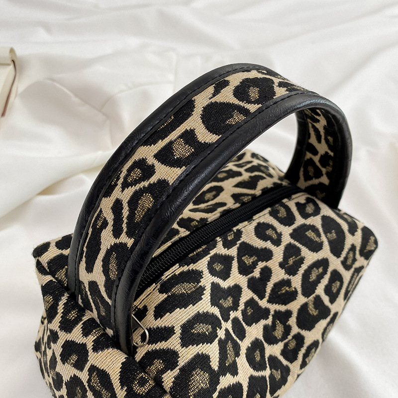 Borsa per trucco leopardata Bo - Luxury Skincare & Spa Photos recensione e prezzo