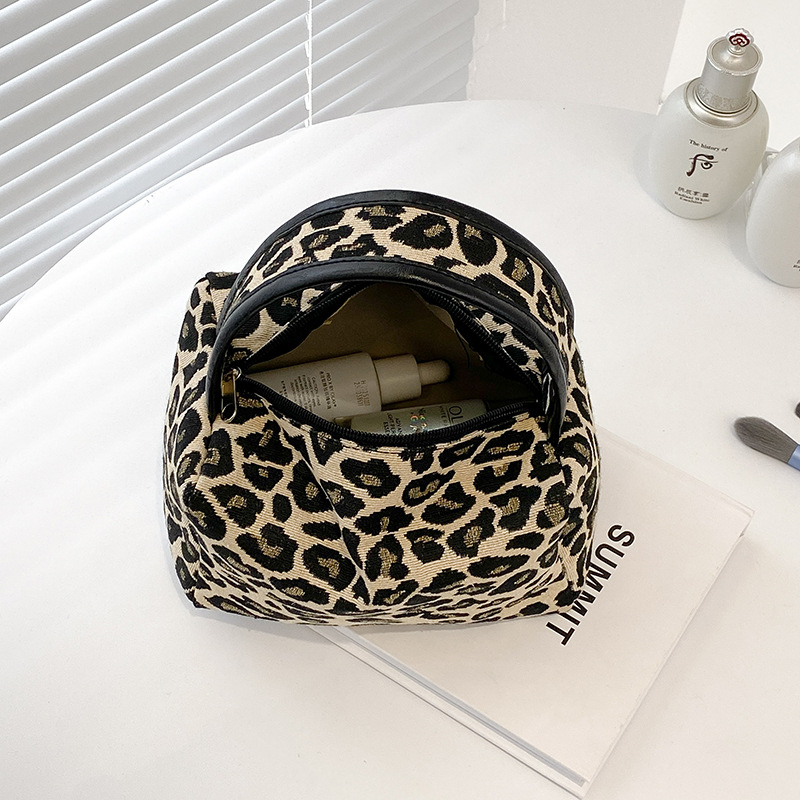 Borsa per trucco leopardata Bo - Luxury Skincare & Spa Photos recensione e prezzo